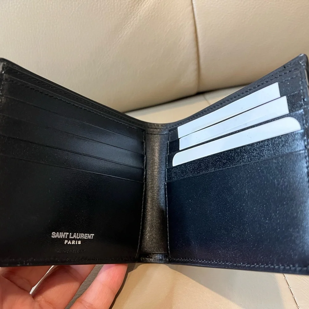 Saint Laurent Cassandre East/West wallet in smooth leather - Picture 9 of 11